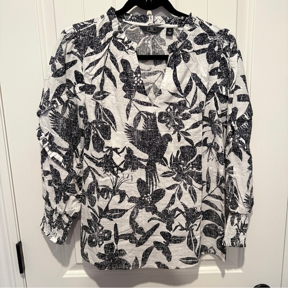 G by Giuliana Monochrome Floral Top with Ruffle Accents - Picture 2 of 8